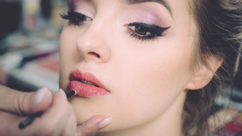 Szybki makijaż oczu – co warto mieć pod ręką?