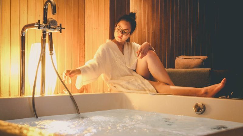 5 rytuałów relaksacyjnych na wieczór – domowe SPA, ceny i skuteczność