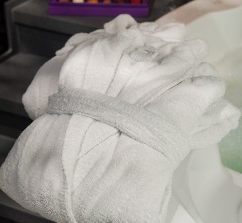 Jak wybrać idealny szlafrok do domowego SPA – komfort i styl 2026