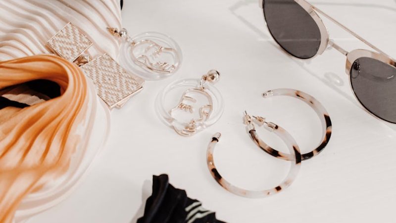 Modne i funkcjonalne dodatki do garderoby 2026 – 5 hitów sezonu