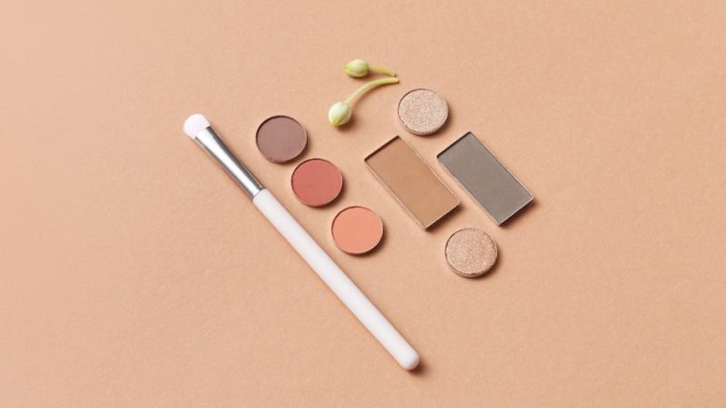 Top 10 naturalnych kosmetyków do makijażu – ranking 2026