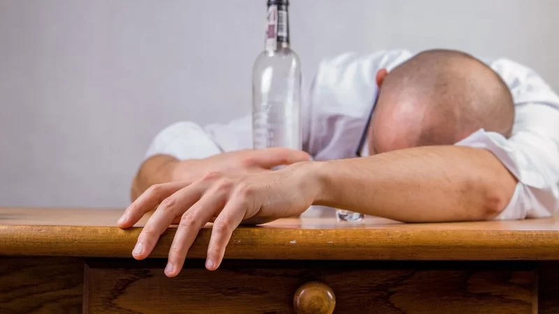 Perfumy arabskie na lato od Markovo: propozycje dla niej i dla niego